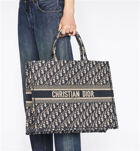 book dior tote